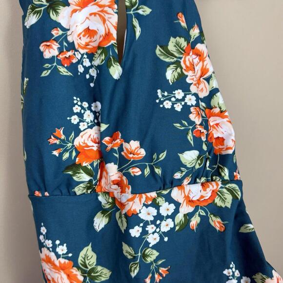 NWT Cupshe One Piece Swimsuit Size Medium Green Tropical Floral Green - Picture 3 of 8